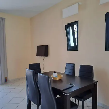 Holiday home Oneira Mousata