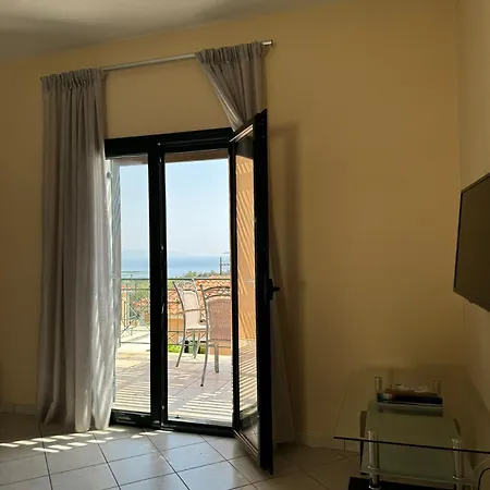 Holiday home Oneira Mousata