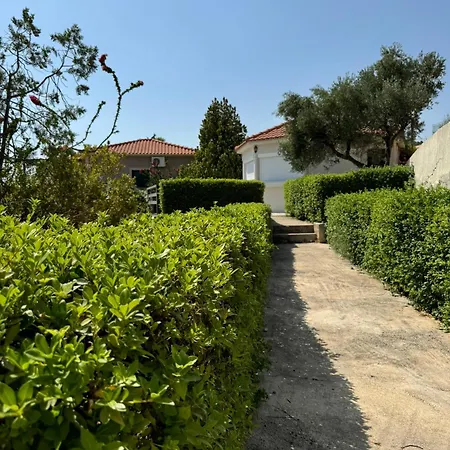 Oneira Holiday home *